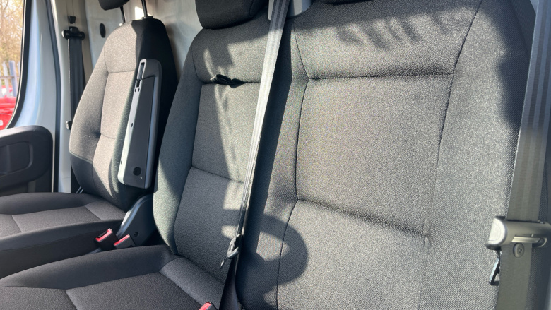 Peugeot Boxer 3500 L2 Diesel 2.2 BlueHDi 140 H1 Van Professional